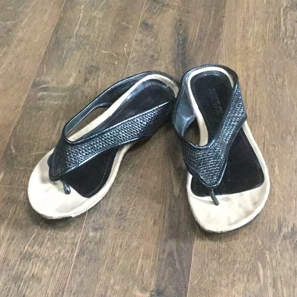 Kenneth cole deals thong sandals